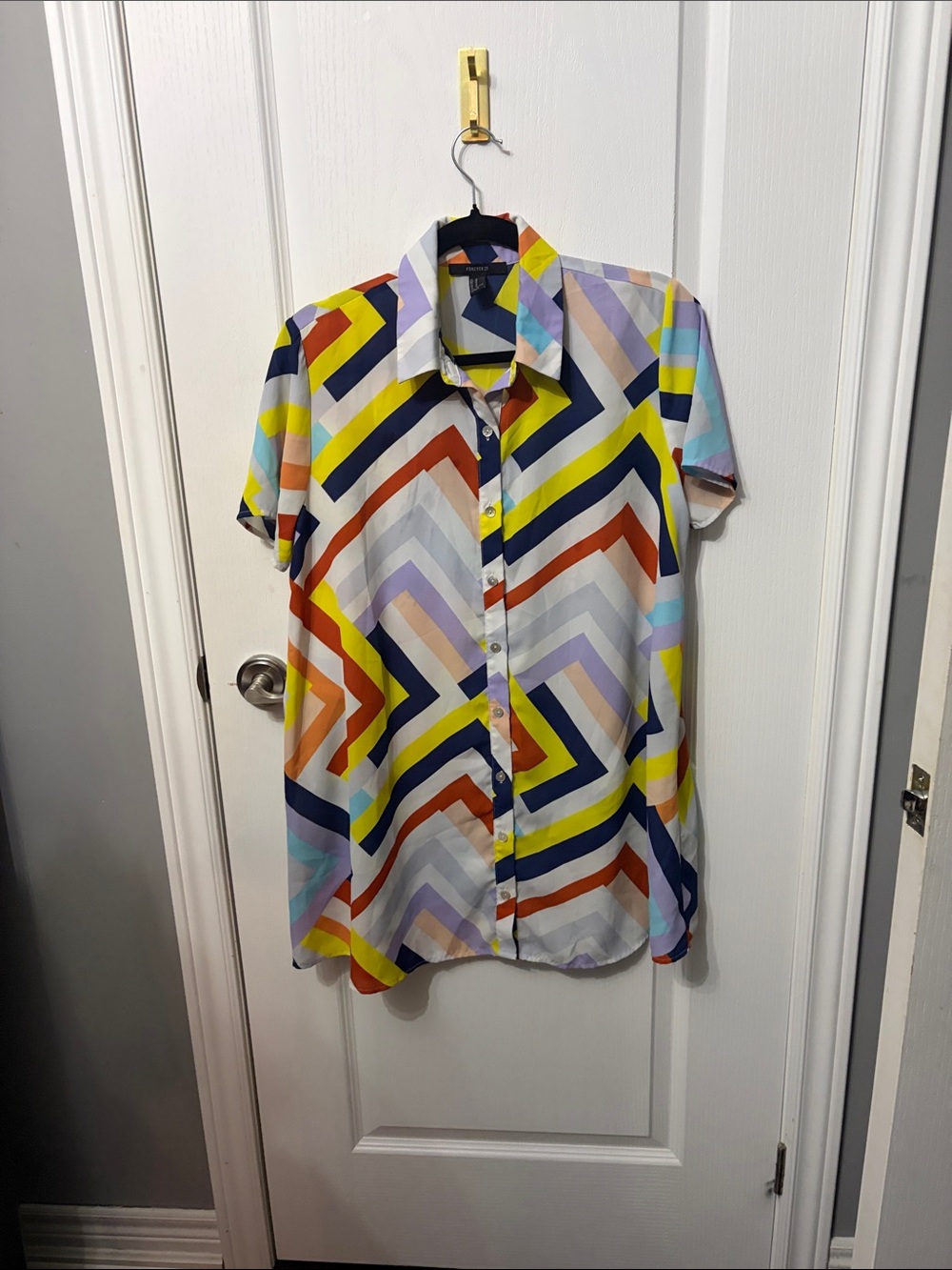 Forever 21 Women's Multi-Color Geometric Button-Down Shirt
